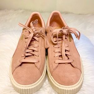 Awesome puma lightly used shoes